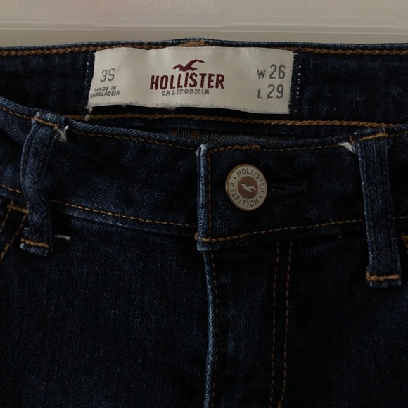hollister dark wash low rise skinny jeans. - Picture 2 of 4